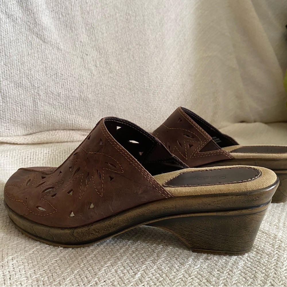 Bass Brown Leather Clog Mules Cutout Detailing Size 10M